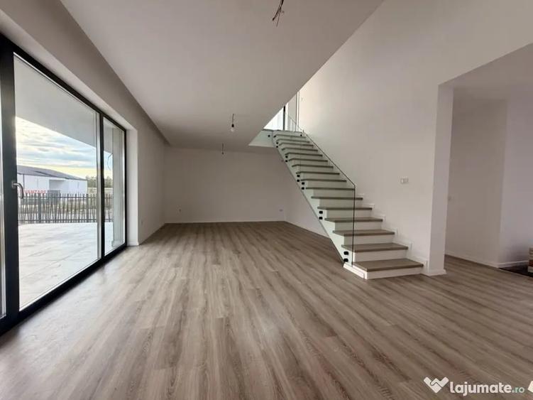 Casă cu 4 camere cu Teren 610 Mp în Giarmata