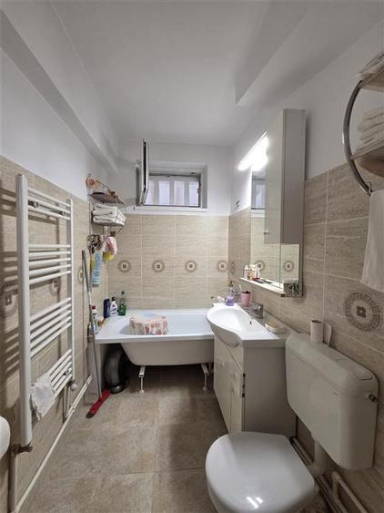 Apartament cu 3 camere semidecomandat, mobilat în Tudor Vladimirescu