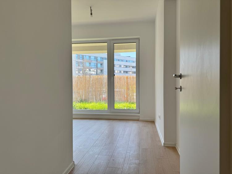 Apartament cu 4 camere semidecomandat în Străulești