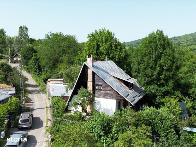 Casă cu 4 camere cu Teren 967 Mp în Central