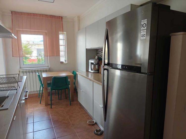 Apartament cu 2 camere decomandat în Republicii