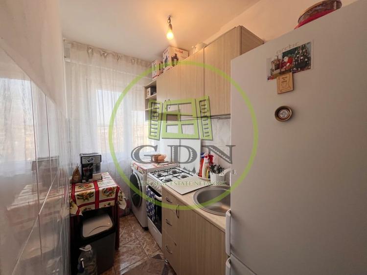 Apartament cu 2 camere semidecomandat în Craiovița Nouă
