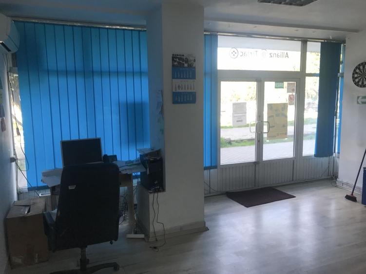 Spațiu comercial, de 125 mp, în Petros