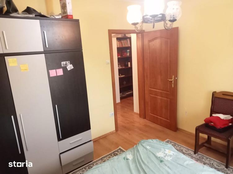 Apartament cu 3 camere decomandat în Rahova