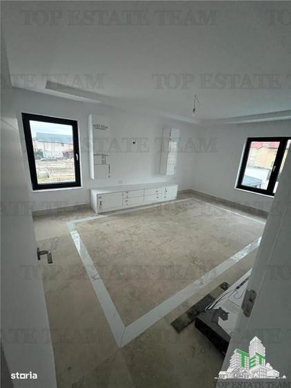 Casă cu 4 camere cu Teren 300 Mp în Lumina