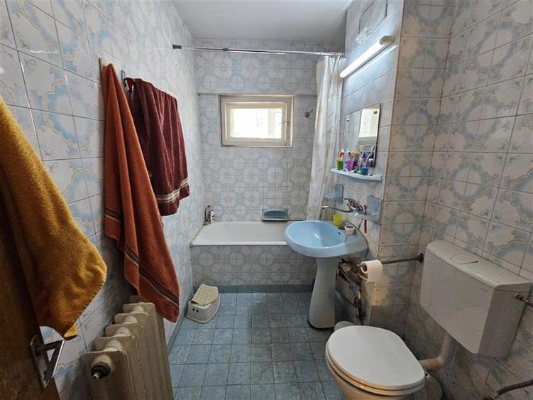 Apartament cu 3 camere semidecomandat, mobilat în Gheorgheni