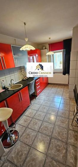 Apartament cu 3 camere decomandat în Micro IV