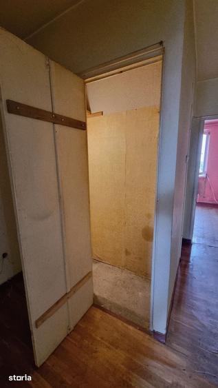 Apartament cu 3 camere decomandat în Petros