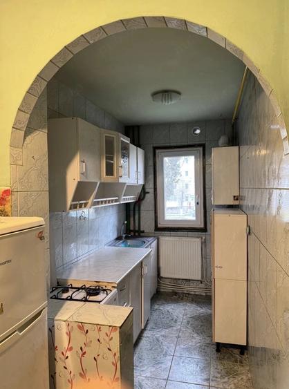 Apartament cu 3 camere semidecomandat în Central
