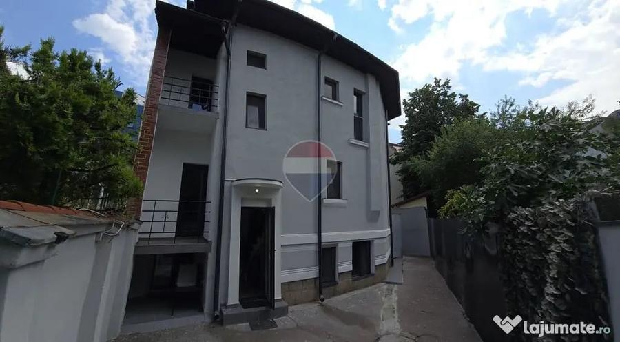 Casă cu 8 camere cu Teren 350 Mp în Dacia