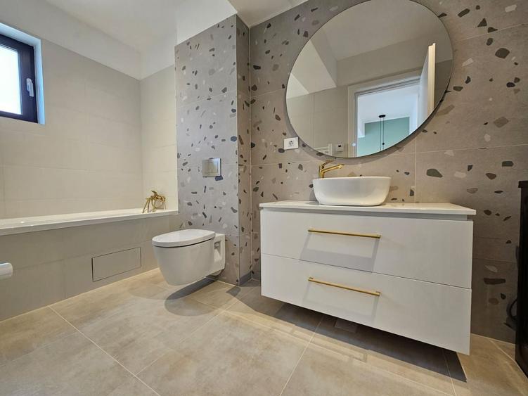 Apartament cu 4 camere decomandat, mobilat în Iancu Nicolae