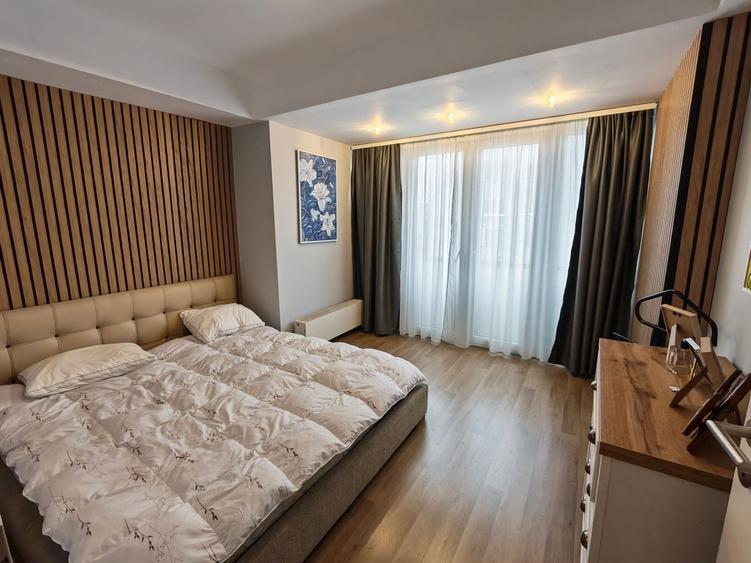 Apartament cu 3 camere semidecomandat, mobilat în Gheorghe Lazăr