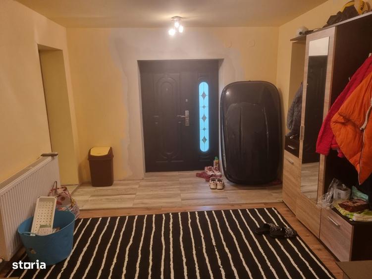 Casă cu 3 camere decomandat în Strei