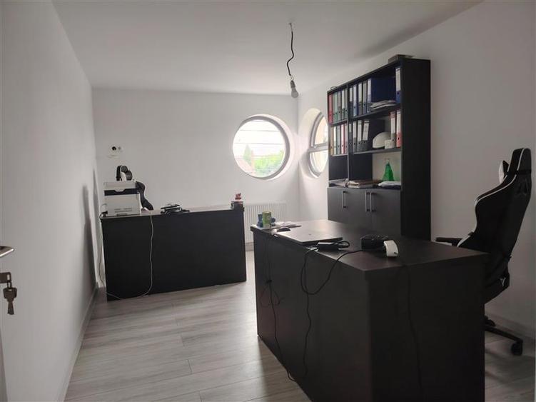Casă cu 4 camere cu Teren 600 Mp în Lipănești