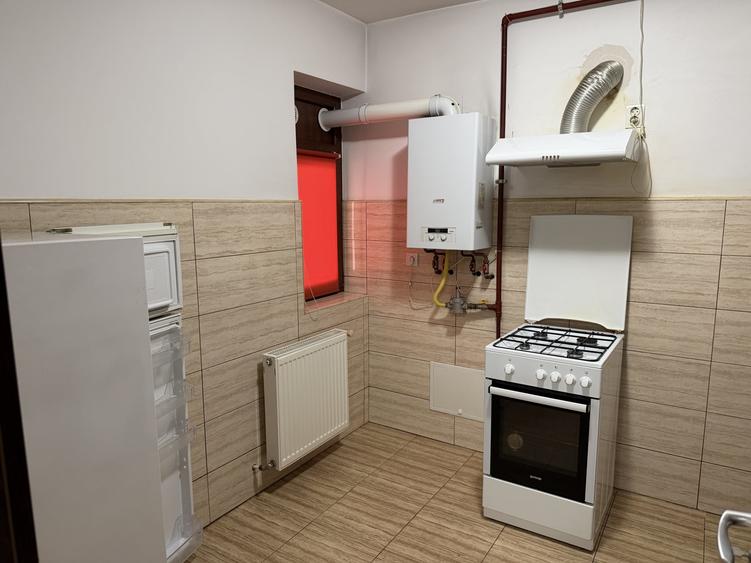 Apartament cu 3 camere decomandat, mobilat în Vasile Aaron