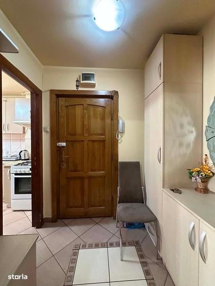 Apartament cu 3 camere semidecomandat în Careiului