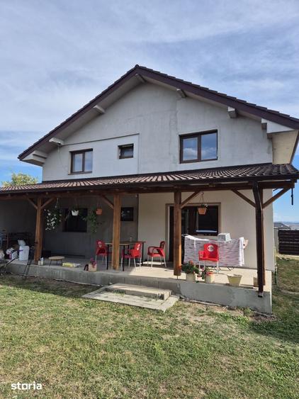 Casă cu 4 camere cu Teren 260 Mp în Micești