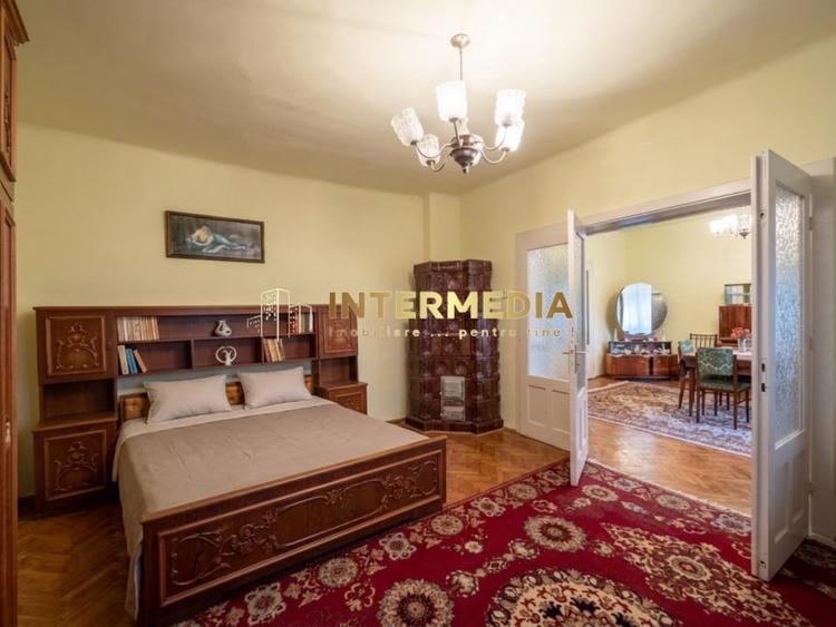 Casă individuală cu 6 camere cu Canalizare în Șard