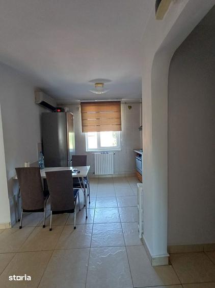 Apartament cu 3 camere decomandat, mobilat în Central