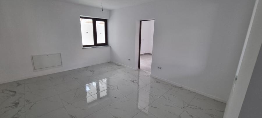 Casă individuală cu 3 camere cu Teren 50 Mp în Central