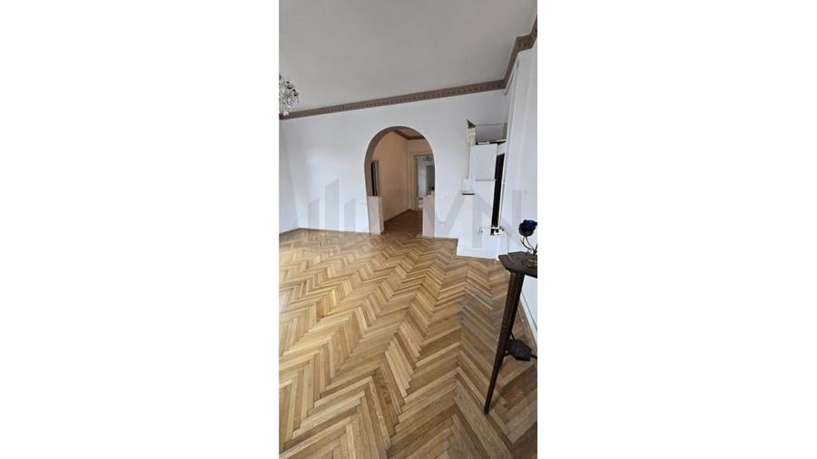 Apartament cu 3 camere circular, mobilat în Ferdinand