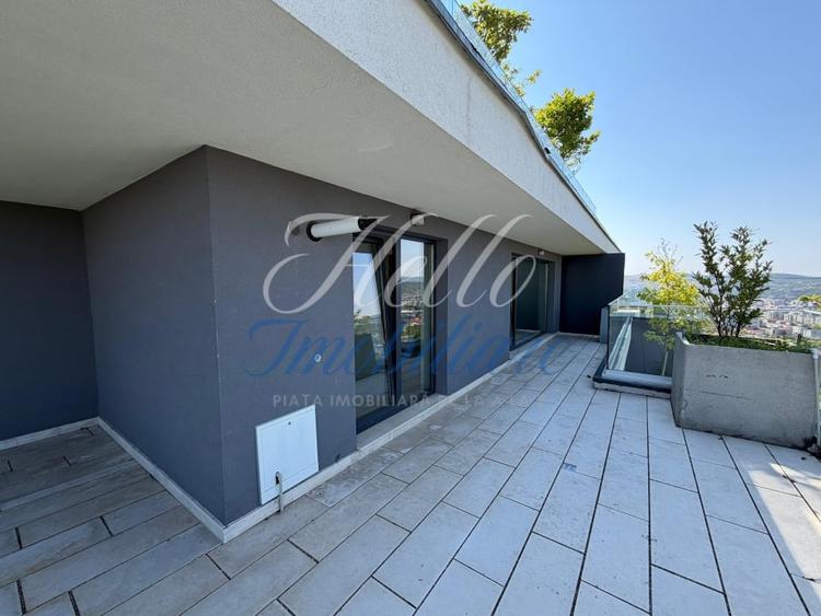 Penthouse cu 3 camere decomandat în Zorilor