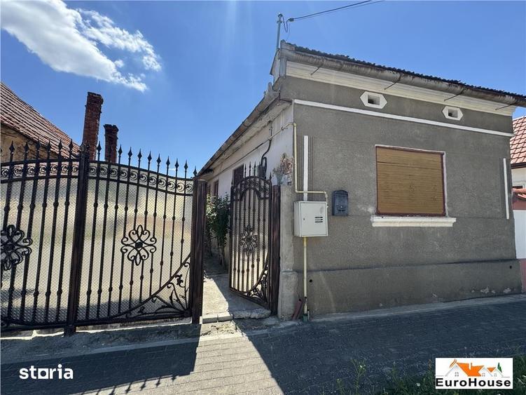 Casă cu 4 camere cu Teren 569 Mp în Central