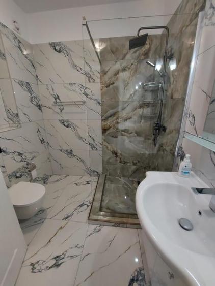 Apartament cu 3 camere semidecomandat, mobilat în Florești