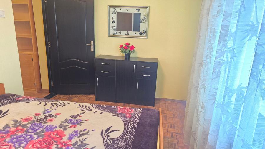 Apartament cu 3 camere semidecomandat în Gojdu