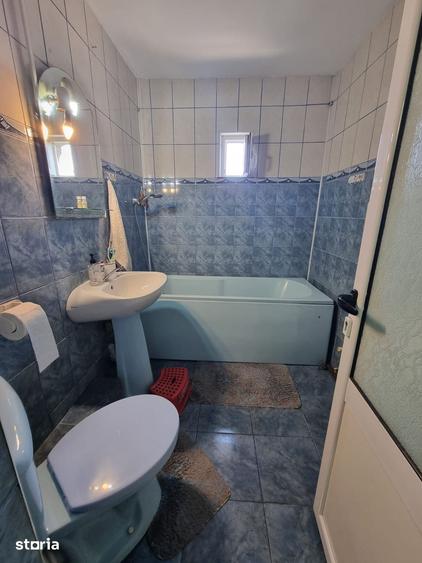 Apartament cu 3 camere decomandat în Onești