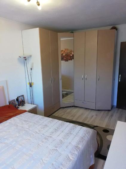 Apartament cu 3 camere decomandat în Exterior Vest