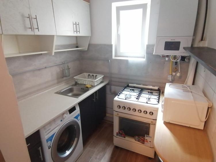 Apartament cu 2 camere decomandat în Podu Roș