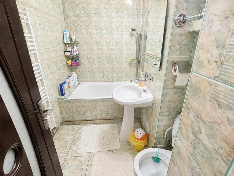 Apartament cu 3 camere decomandat în Rolast