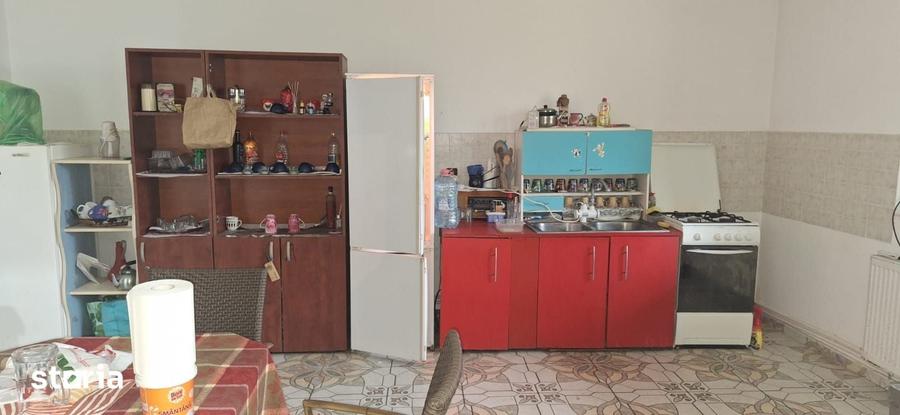 Casă cu 5 camere cu Teren 969 Mp în Tărtășești