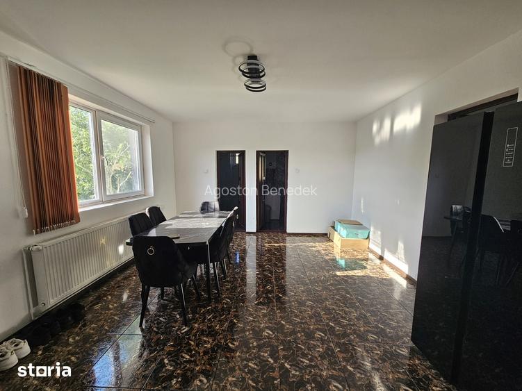 Casă cu 4 camere cu Teren 33000 Mp în Valea