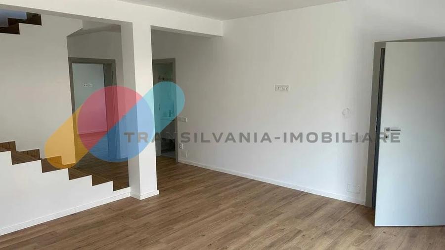 Duplex cu 4 camere cu Canalizare în Florești