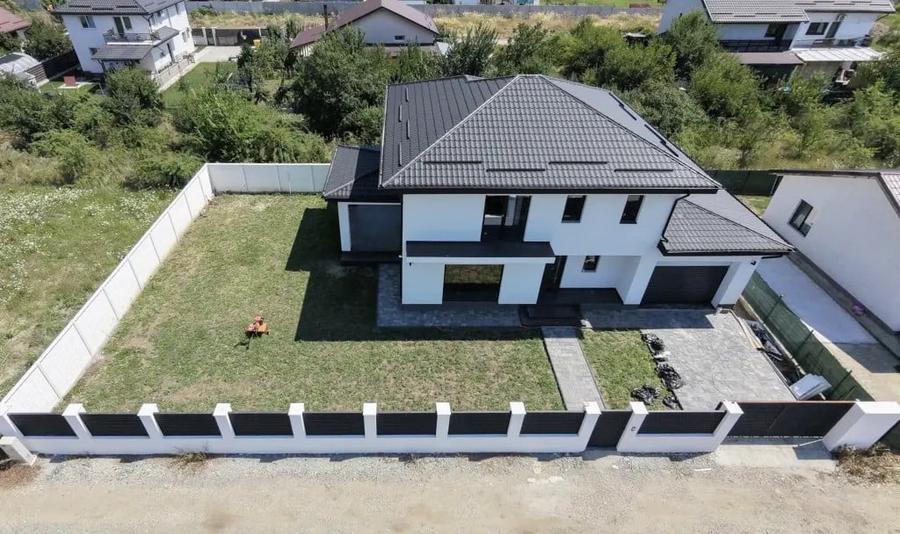 Casă cu 4 camere în Domnești