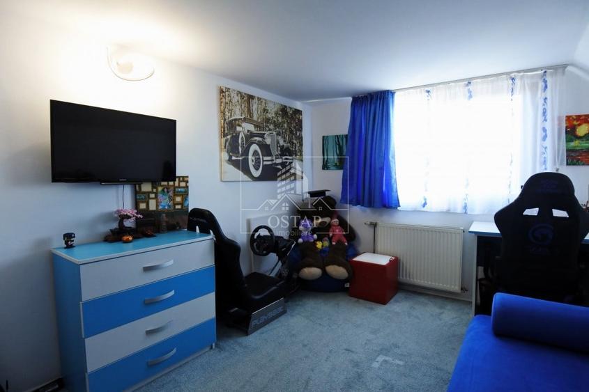 Duplex cu 11 camere cu Canalizare în Tache