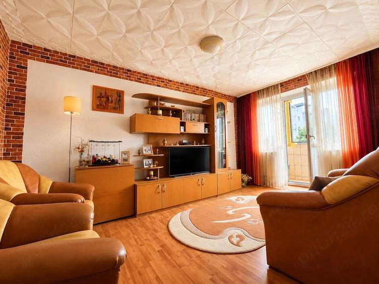 Apartament cu 3 camere decomandat în Viziru 3