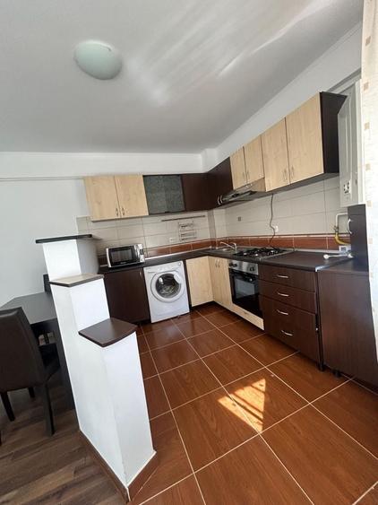Apartament cu 3 camere decomandat în Bujoreni