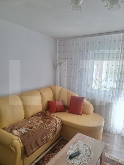 Apartament cu 3 camere semidecomandat, mobilat în Lugoj
