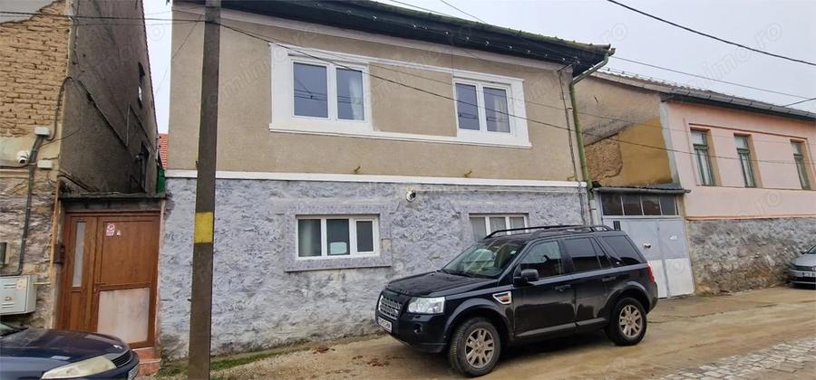 Casă cu 6 camere cu Teren 500 Mp în Muncitoresc
