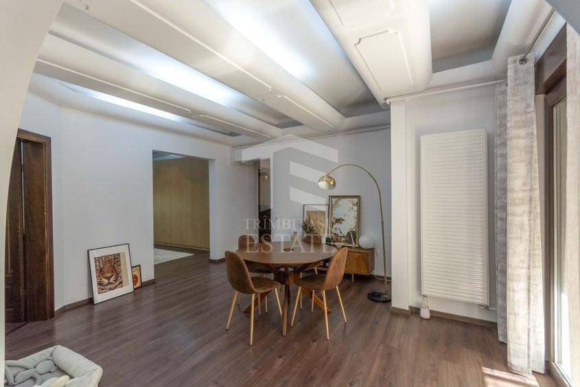 Apartament cu 4 camere semidecomandat în Arcul de Triumf