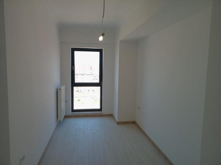 Apartament cu 3 camere decomandat în Energia
