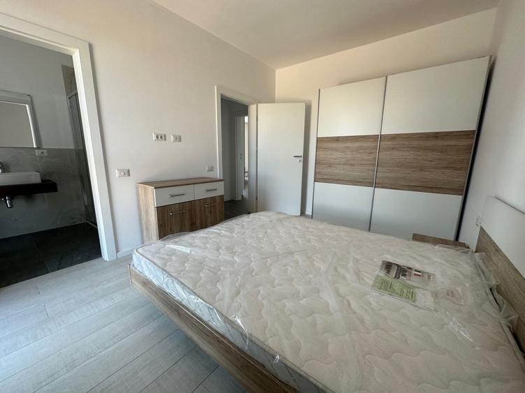 Apartament cu 3 camere decomandat în Torontalului