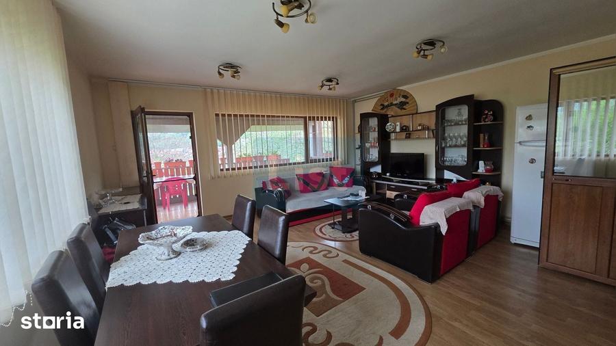 Casă cu 6 camere cu Teren 1361 Mp în Dubova