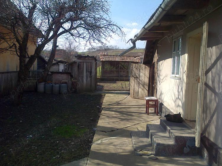 Teren de 2400 mp, în Luna