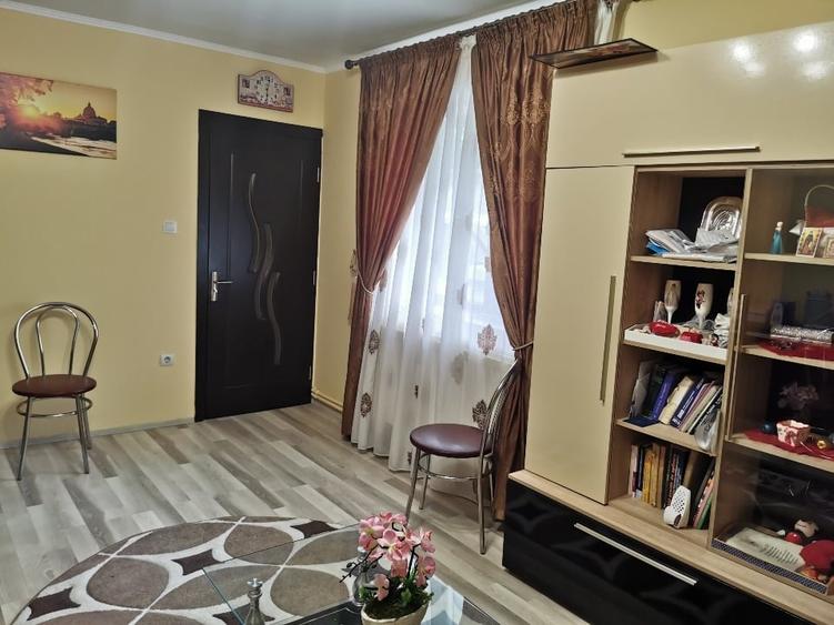Casă individuală cu 3 camere cu Canalizare în Central
