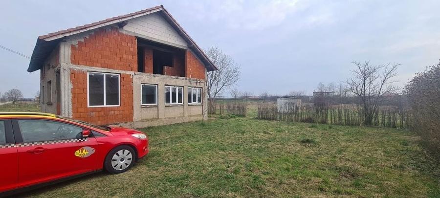 Casă cu 3 camere în Lazuri