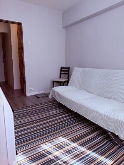 Apartament cu 3 camere decomandat, mobilat în Drumul Taberei
